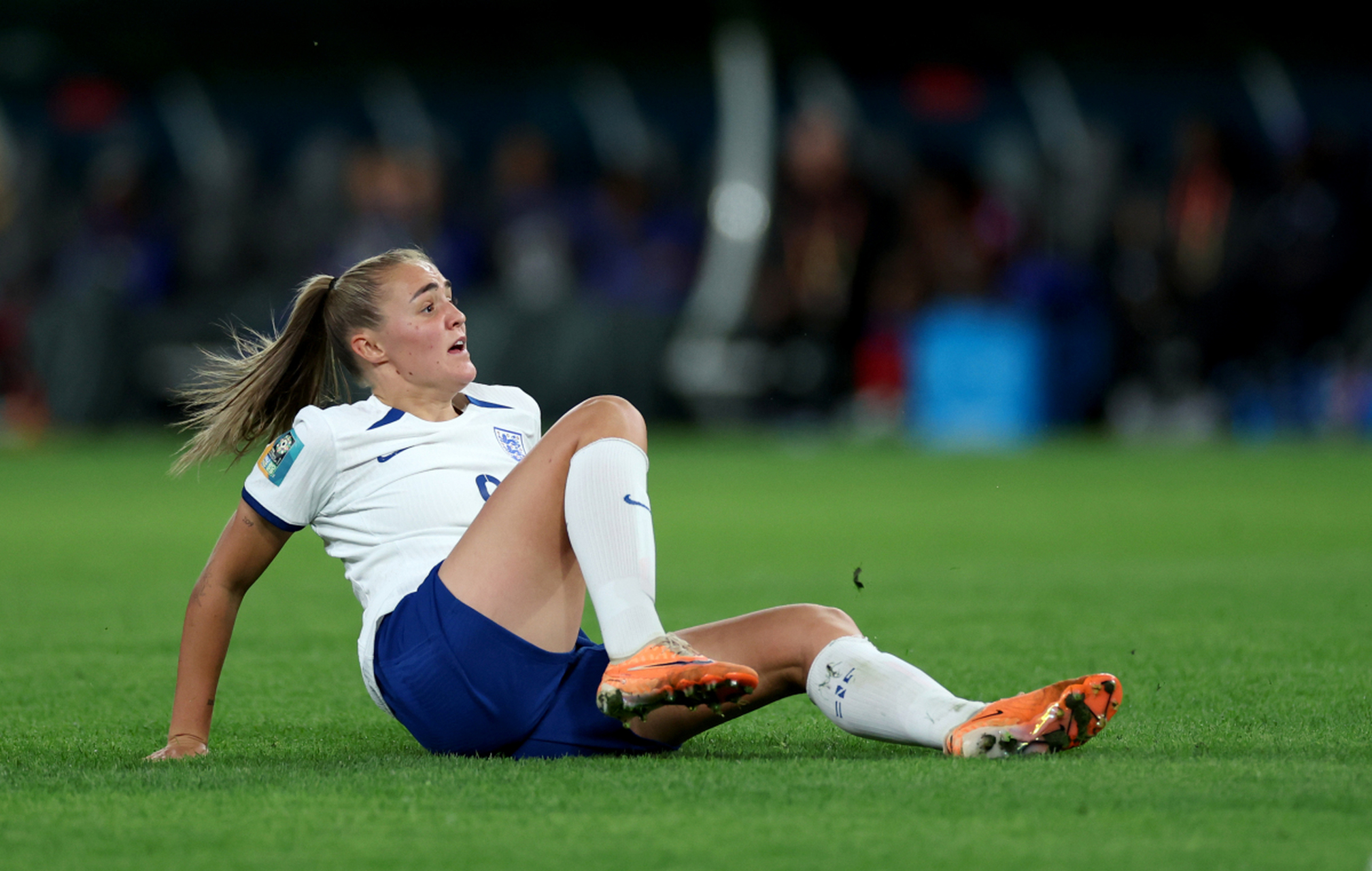 关于震撼：女足比赛女神球员展示新技能的信息