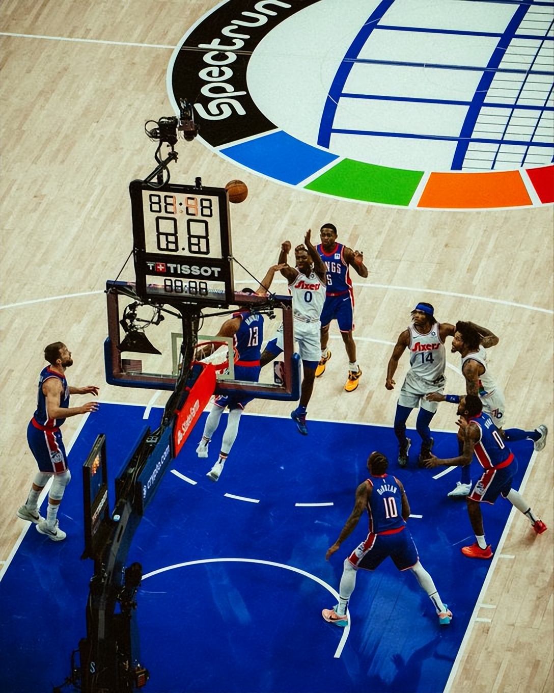 游戏平台-马赛队前锋连入数球，成为球队进攻焦点(马赛队主力阵容)