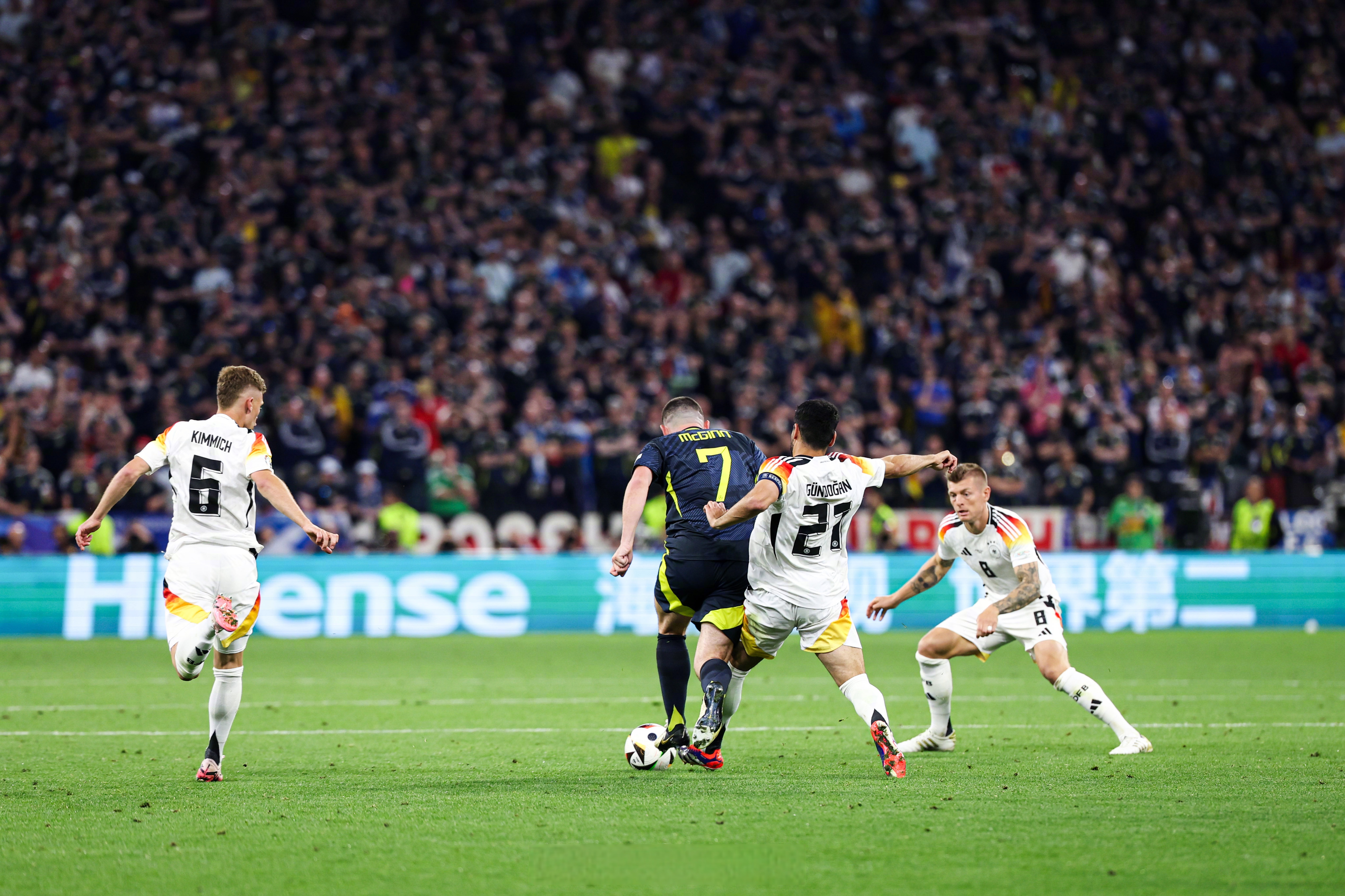 欧洲赛事火热进行，英雄赛场拼尽全力